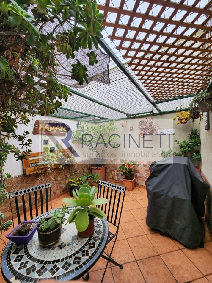 Amplio PH en Dos Plantas con Entrada Independiene en Villa Lugano.
