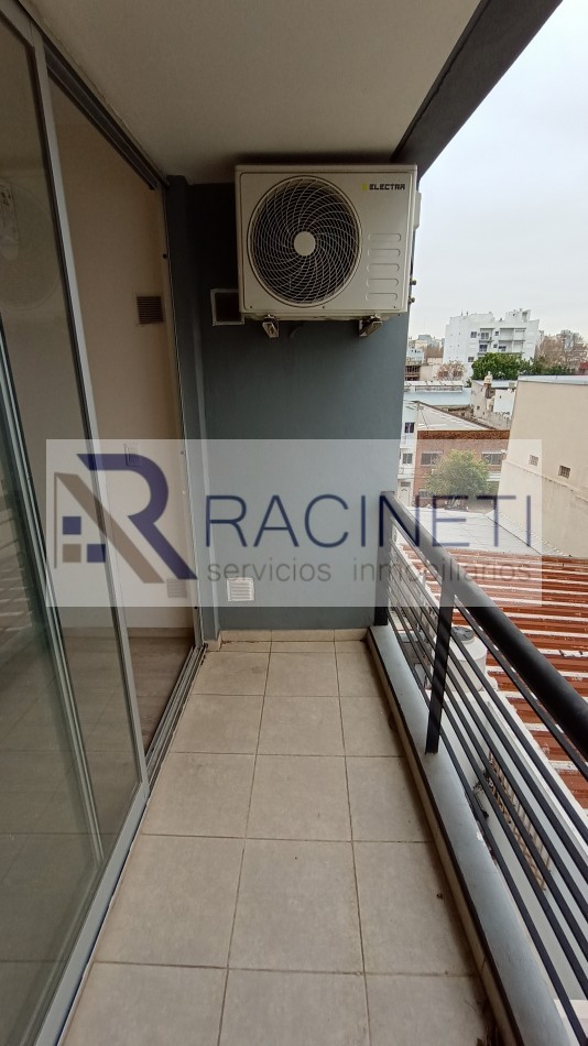 Monoambiente Muy Luminoso con Balcon
