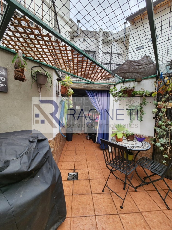 Amplio PH en Dos Plantas con Entrada Independiene en Villa Lugano.